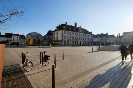 Le Petit France - Hyper Centre De Fontainebleau - Proche Insead Apartman Kültér fotó